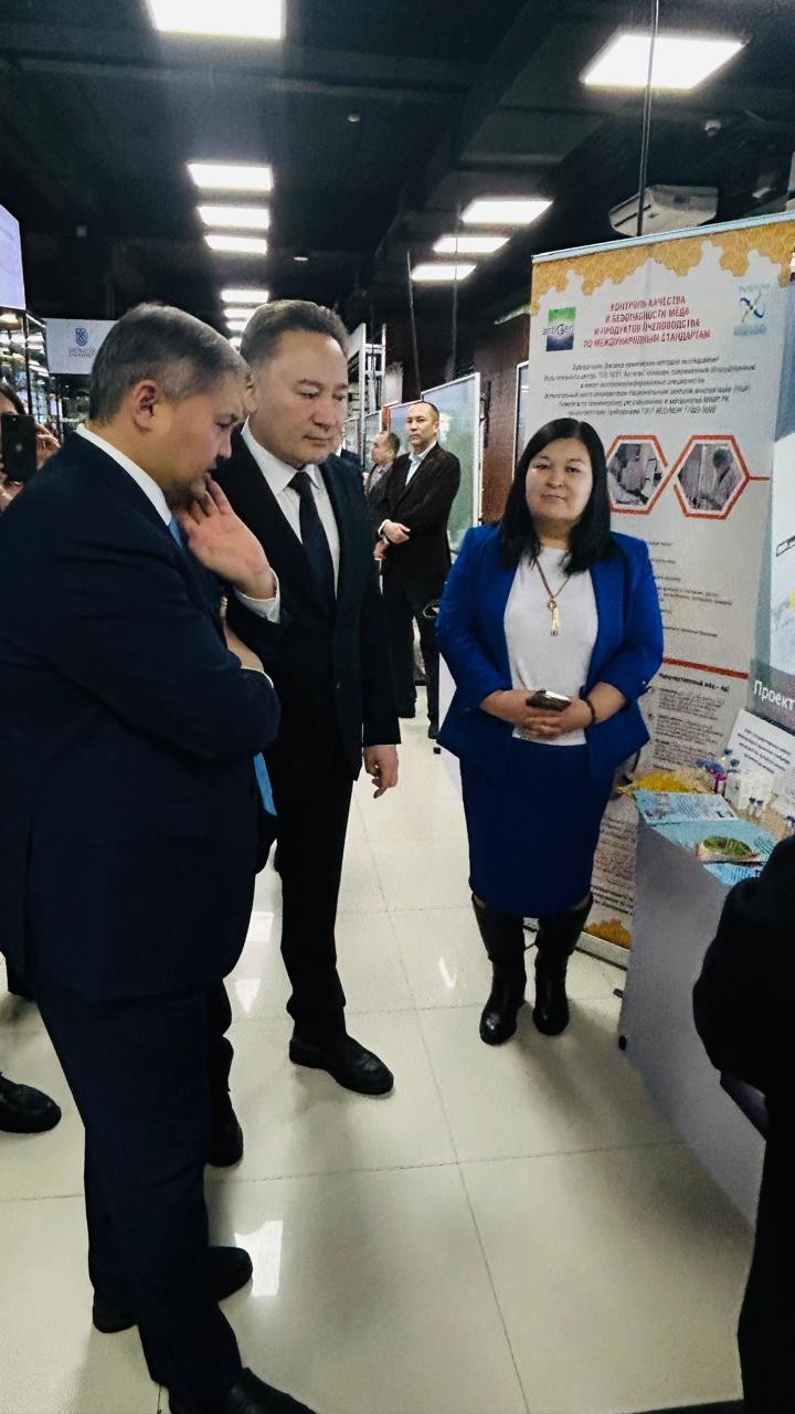 Фото справа